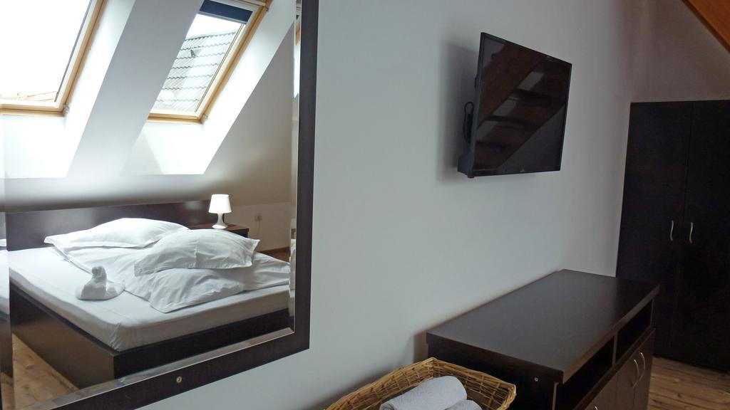 Sura Pietrei Craiului Hotell Zărneşti Eksteriør bilde